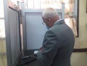 محافظ بورسعيد يدلى بصوته فى جولة الإعادة لانتخابات النواب.. صور