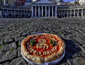 نابولى توزع 140 بيتزا على المشردين احتفالا باعتماد اليونسكو "فن البيتزا"