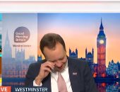 وزير الصحة البريطانى يبكى على الهواء بعد بدء توزيع لقاح كورونا.. فيديو