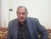 لقطة اليوم.. صاحب فيديو إلقاء الأموال من البلكونة: برمى رزمة وكل واحد ورزقه