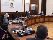 رئيس الوزراء يكلف بتوفير أكبر قدر ممكن من أسطوانات الأكسجين للمستشفيات