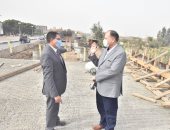 محافظ أسيوط يتفقد أعمال إنشاء كوبرى منقباد العلوى بطريق القاهرة الزراعى