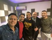 صور.. كواليس أغنية جديدة لـ رامى صبرى مع الشاعر محمد عاطف