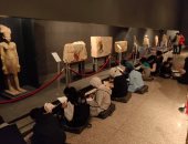 متحف الأقصر ينظم ورشة رسم لطلبة المدارس الموهوبين.. صور