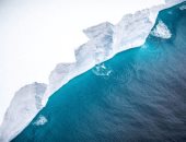 جبل جليدى عملاق يسبح جنوب المحيط الأطلسى ويهدد جزيرة البطاريق