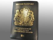 بريطانيا تصدر جوازاً جديداً للسفر باللون الأسود