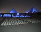 إضاءة أهرامات الجيزة باللون الأزرق احتفالا باليوم العالمى لحقوق الإنسان