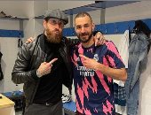 بنزيما يشيد بزملائه بعد التأهل إلى الدور الثانى بدورى أبطال أوروبا.. صورة