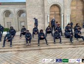 منتخب الشباب يؤدى صلاة الجمعة بجامع مالك بن أنس بقرطاج.. صور