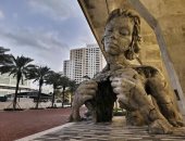 100 منحوتة عالمية.. تمثال "امرأة تفتح صدرها" لـ يمر الناس 