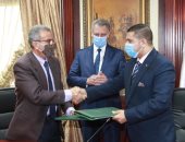 جهاز تنمية المشروعات وهيئة تعليم الكبار ينفذان برامجا لمحو الأمية بـ11 محافظة