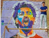 محمد يزين جدران مدينة العاشر من رمضان بمجسمات لصلاح ومنسى ومجدى يعقوب 