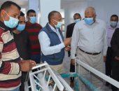 محافظ الوادى الجديد يشهد باكورة إنتاج الحرير بمشروعات قريتى أسمنت والمعصرة