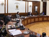 رئيس الوزراء يرأس اجتماع المجموعة الاقتصادية.. صور