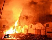 16 سيارة إطفاء تحاول السيطرة على حريق بميناء الإسكندرية ولا خسائر فى الأرواح