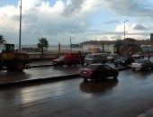 توقف الأمطار بالإسكندرية وسيولة مرورية على الكورنيش.. فيديو وصور