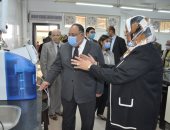 رئيس جامعة حلوان يفتتح عددا من المشروعات بكليتى الصيدلة والتمريض