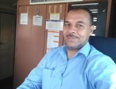 سائق قطار يروى تفاصيل إنقاذه سيارة من الدهس تعطلت على شريط السكة الحديد بقنا