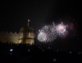 انطلاق عروض الألعاب النارية بمملكة البحرين احتفالا بالعيد الوطنى الـ49.. فيديو