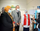 فيديو.. محافظ القليوبية ومساعدة وزيرة الصحة يتفقدان الوحدة الصحية بميت راضى ببنها