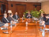 الهجرة تبحث مع ممثلى 5 جهات حكومية توفير مشروعات للمصريين بالخارج والعائدين