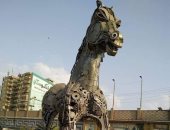 أمن الشرقية: مريض نفسى وراء تخريب تمثال حصان الخردة بمدخل الزقازيق