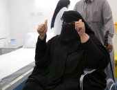 شاهد رد فعل أول مواطنة سعودية تحصل على لقاح فيروس كورونا