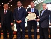اتحاد المصارف العربية يكرم رئيس اتحاد بنوك مصر بمناسبة نيله جائزة فخر العرب