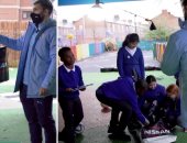 أجويرو يشارك موظفي السيتي في تقديم هدايا عيد الميلاد للأطفال