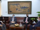  رئيس جامعة الإسكندرية يلتقى نائب رئيس جامعة حمدان بن محمد الذكية بالإمارات
