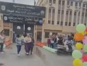 شاب يحتفل بعيد ميلاد حبيبته أمام حقوق بورسعيد..والطالبة تعتذر للجامعة (فيديو وصور)