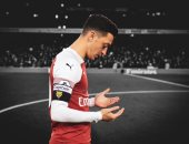 أوزيل لمتابعيه: تذكر أن الله لديه القدرة على تفتيح أى ظلمة