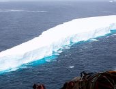 جبل جليدى ضخم يطلق 152 مليار طن من المياه العذبة فى المحيط.. اعرف التفاصيل