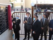 رئيس جامعة عين شمس يفتح 13 قاعة لتدعيم البرامج الجديدة بكلية الألسن.. صور