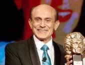 آيتن عامر توضح لمتابع سبب اختيار محمد صبحى تمثالا على هيئة وجهه.. اعرف القصة؟