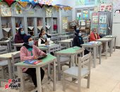 طلاب مدرسة الإمام الحسينى الذكية يستخدمون التابلت والسبورة الذكية.. صور