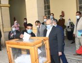 الخشت يتفقد انتخابات الاتحادات الطلابية.. ويؤكد: نسعى لتعليم الممارسة الديموقراطية.. صور 