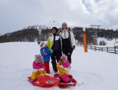 عائلة كريستيانو رونالدو فى رحلة وسط الثلج للاحتفال بالكريسماس.. صور