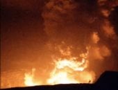 ثوران بركان كيلويا وتصاعد الأدخنة والنيران من فوهته فى أمريكا.. فيديو