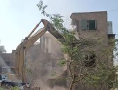 محافظة القاهرة تواصل إزالة منطقة الطيبى لإنشاء مشروع روضة السيدة 2.. صور