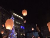 سكان بيروت يطلقون فوانيس مضاءة فى السماء لتكريم ضحايا المرفأ.. فيديو