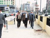 محافظ الشرقية يتفقد أعمال تنفيذ المرحلة الثالثة للممشى السياحى بالزقازيق.. صور