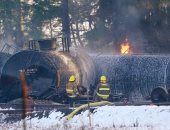 حريق هائل بقطار محمل بالنفط فى واشنطن والسلطات تجلى السكان بمحيط نصف ميل