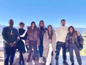 كيم كاردشيان وعائلتها x صورة واحدة.. وغياب كانى ويست يثير التساؤلات 