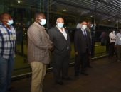 السفير المصري بالنيجر ورئيس سونيديب يودعان بعثة الأهلي في مطار ديوري هاماني