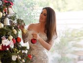 ديانا حداد بجوار شجرة الكريسماس: Merry Christmas لكل من يحتفل بالأعياد اليوم