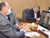 محافظ أسيوط يشارك فى اجتماع وزيرا الصحة والتنمية المحلية لاستعراض مستجدات كورونا