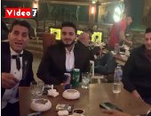 محمود الليثى وأحمد شيبه يحتفلان بطرح كليب "حملونى".. فيديو