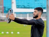 فرجاني ساسى ينشر 3 صور من مران الزمالك ويُعلق: عمل شاق