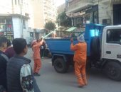 التنمية المحلية تزيل إشغالات من أمام منزل عباس العقاد بمصر الجديدة.. صور